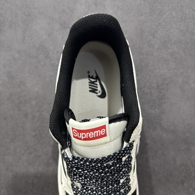 「コラボモデル」Nike × Supreme Air Force 1 Low '07 スモールロゴ スニーカー