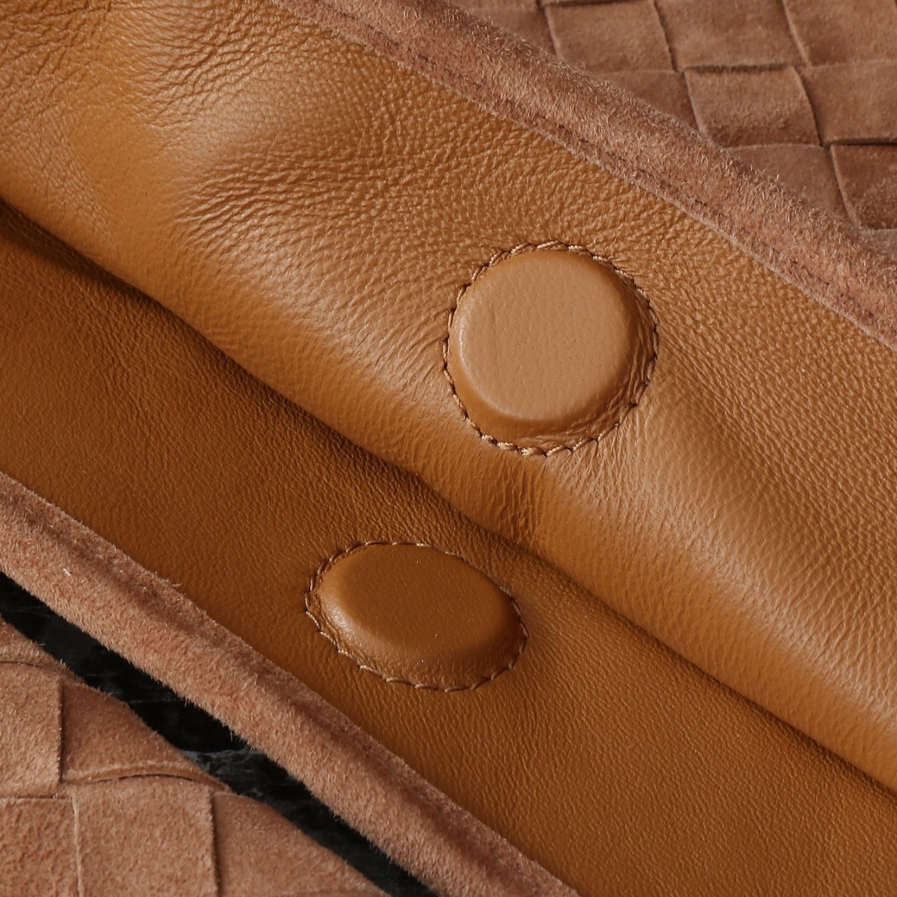 ボッテガ・ヴェネタ「Bottega Veneta」2025年 Hop ラージトートバッグ