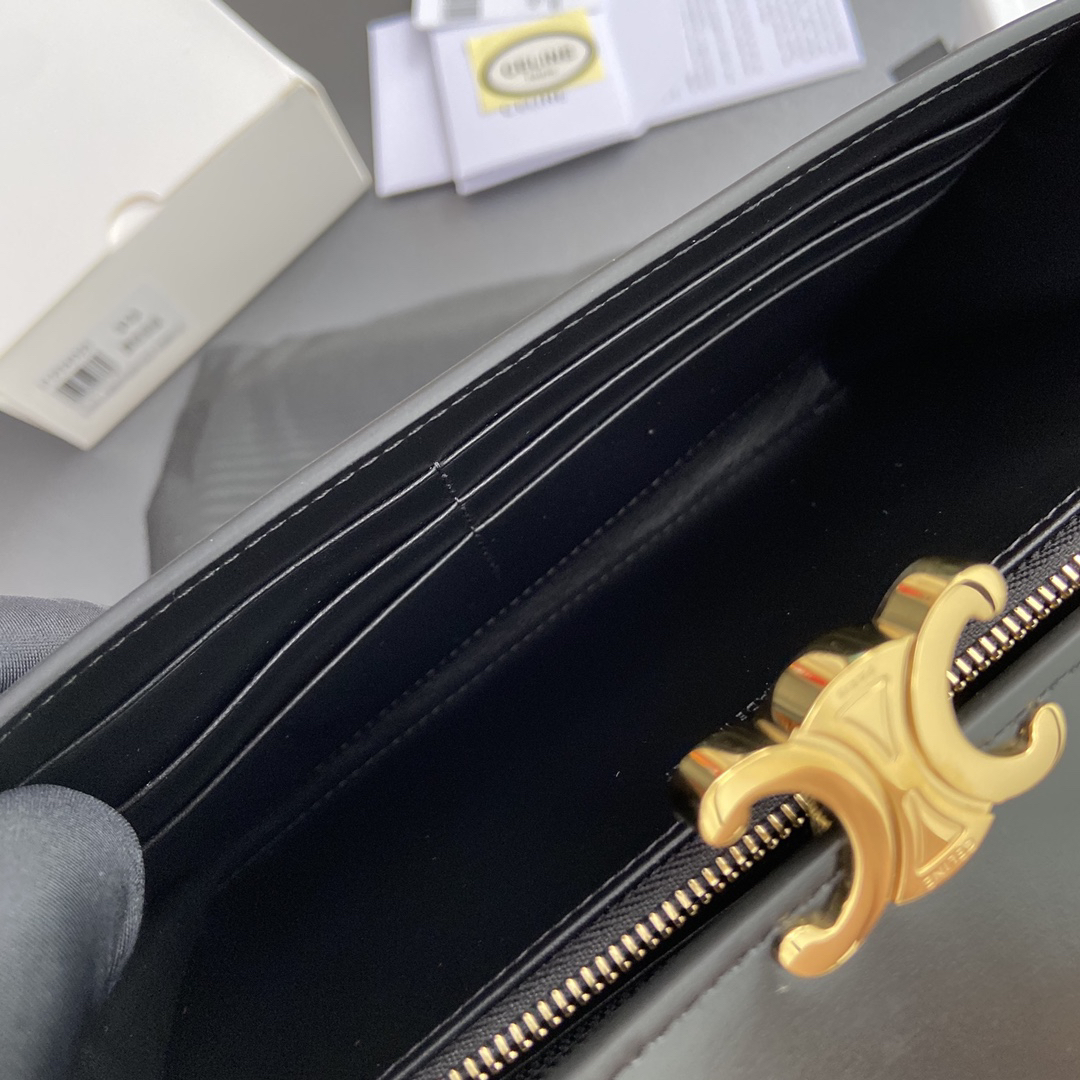 セリーヌ「Celine」TRIOMPHE光沢牛革財布