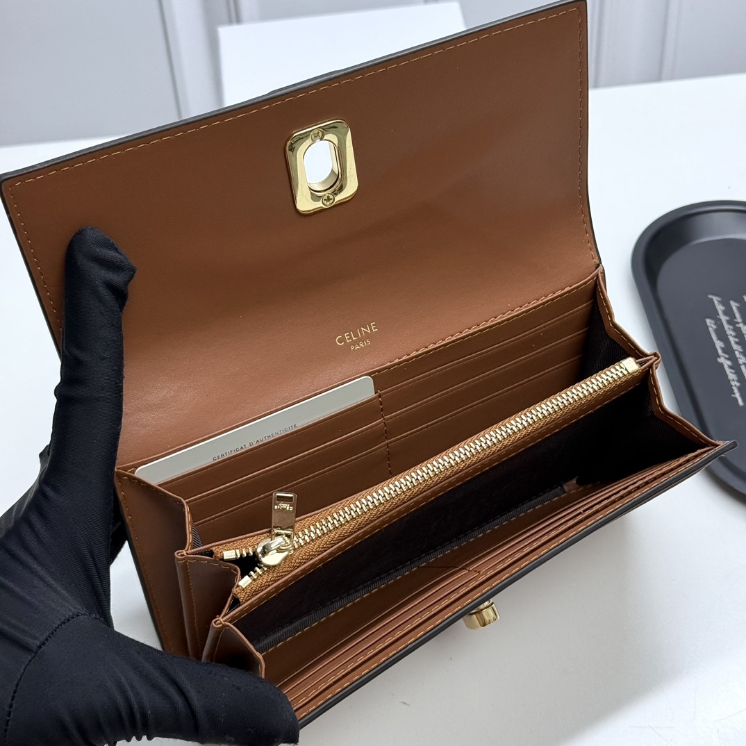 セリーヌ「Celine」ラージジップウォレット