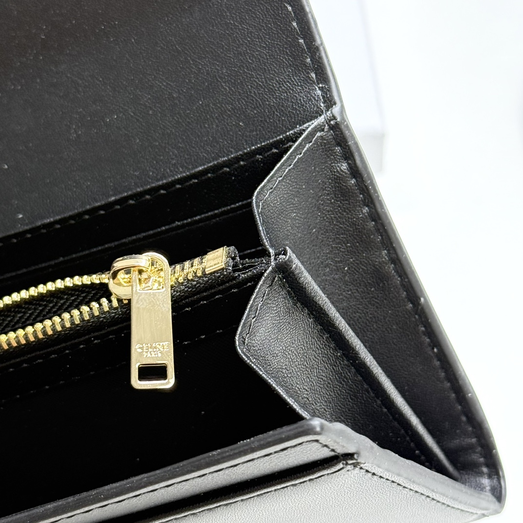 セリーヌ「Celine」ラージジップウォレット