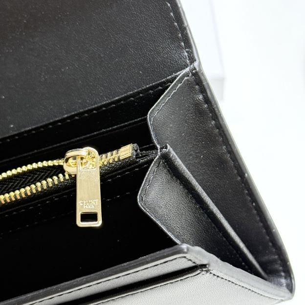セリーヌ「Celine」ラージジップウォレット