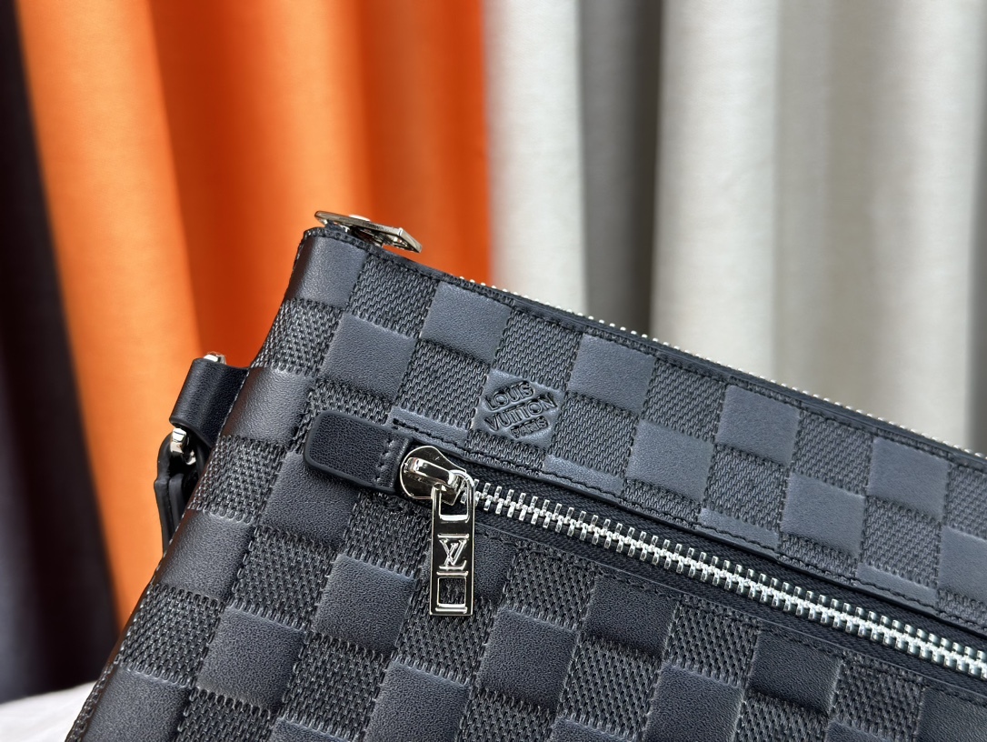 ルイ・ヴィトン「Louis Vuitton」エアログラム TAKEOFF ハンドポーチ