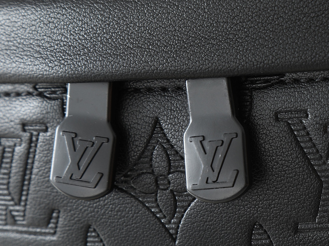 ルイ・ヴィトン「Louis Vuitton」Discovery チェストバッグ＆ウエストバッグ