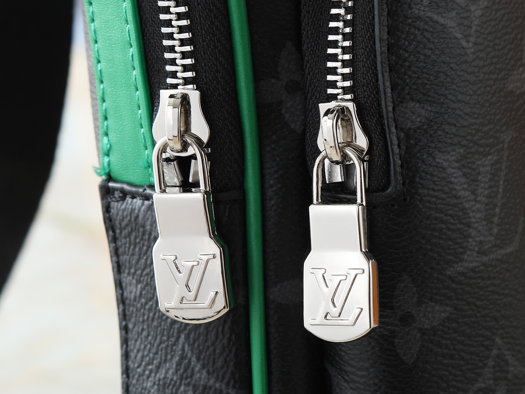 ルイ・ヴィトン「Louis Vuitton」Avenue スモールクラッチバッグ