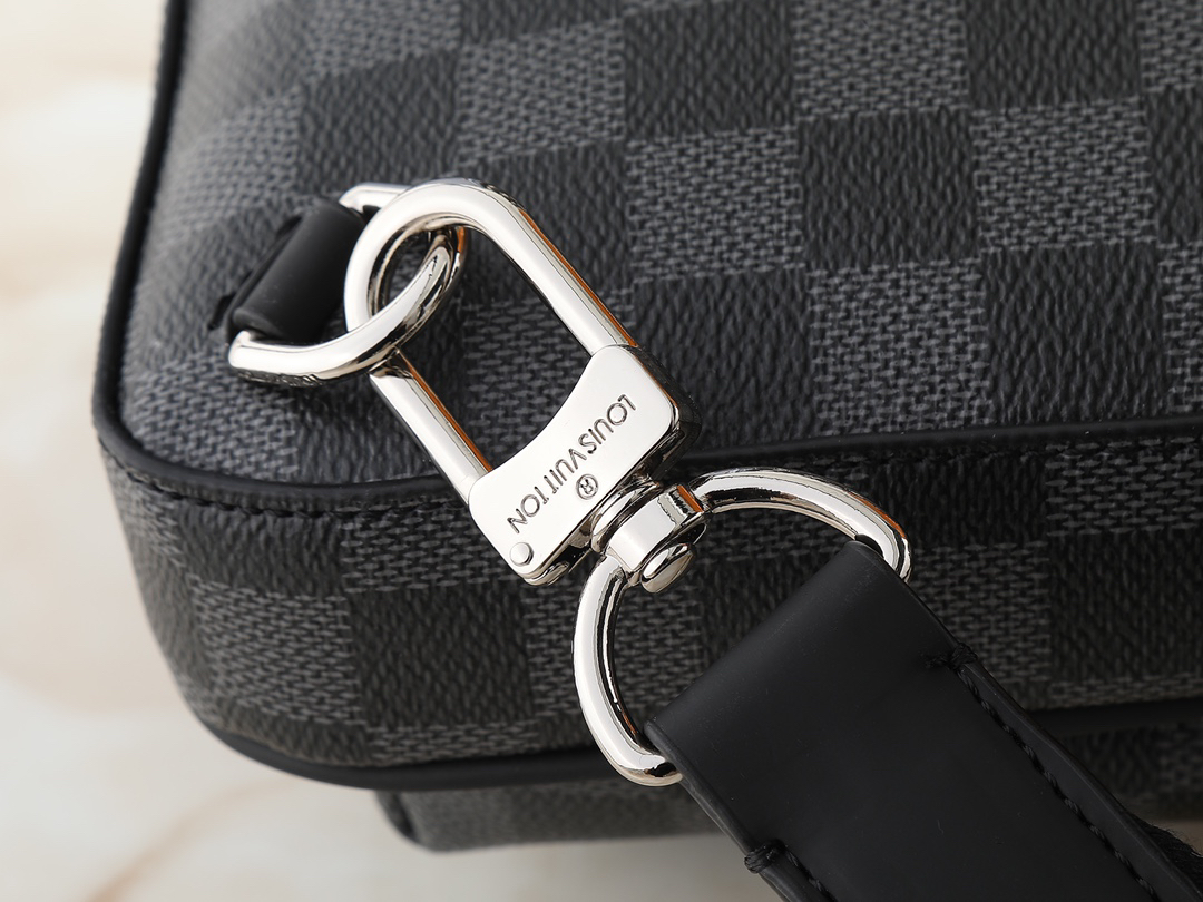 ルイ・ヴィトン「Louis Vuitton」Avenue スモールクラッチバッグ