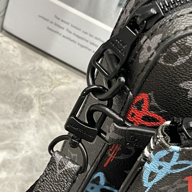 ルイ・ヴィトン「Louis Vuitton」新作 Trio メッセンジャーバッグ