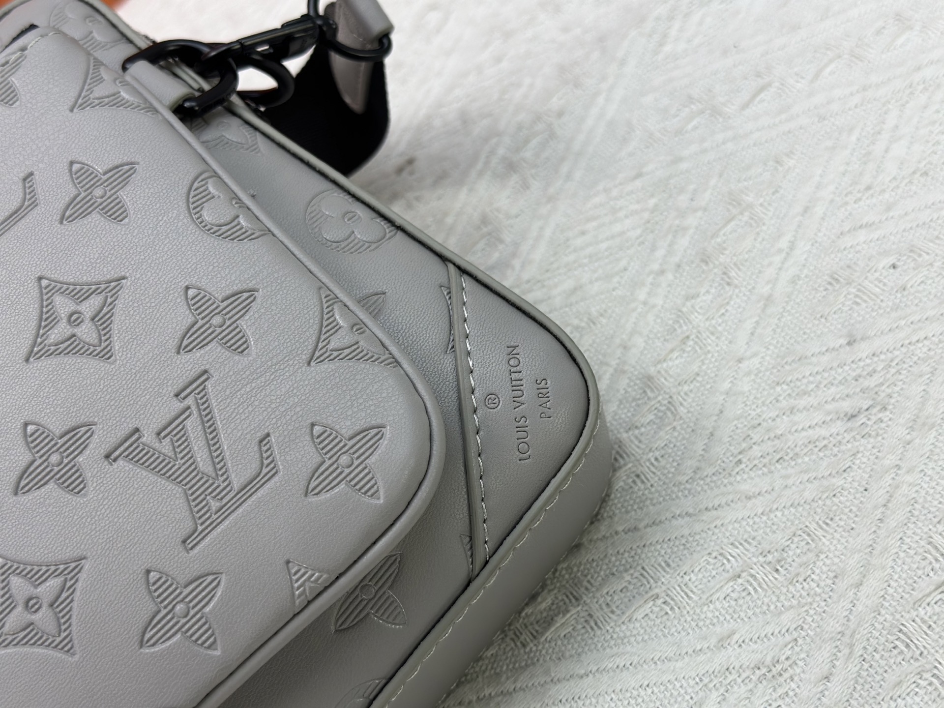 ルイ・ヴィトン「Louis Vuitton」新作 Trio メッセンジャーバッグ