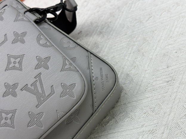 ルイ・ヴィトン「Louis Vuitton」新作 Trio メッセンジャーバッグ