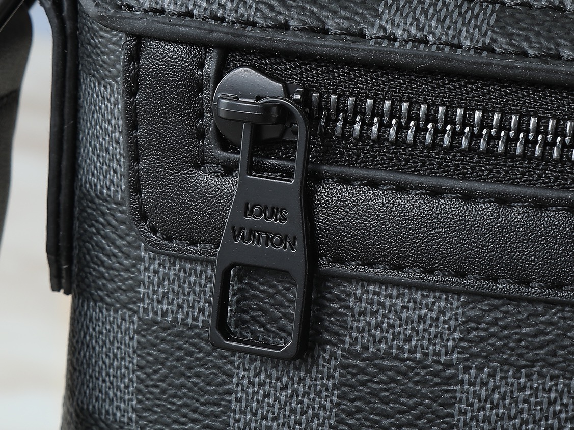 ルイ・ヴィトン「Louis Vuitton」S-Cape メッセンジャーバッグ