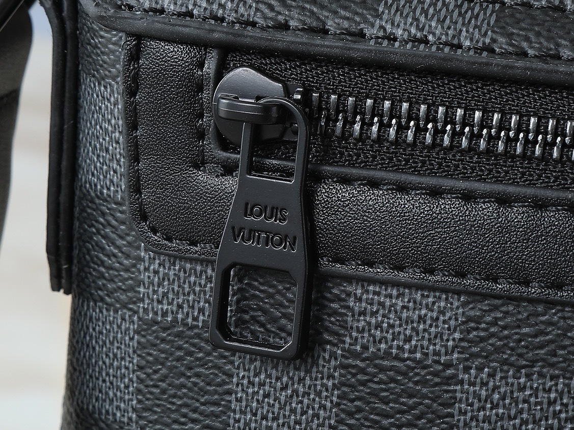 ルイ・ヴィトン「Louis Vuitton」S-Cape メッセンジャーバッグ