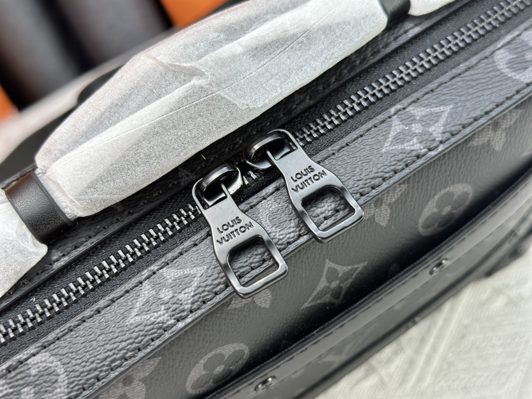 ルイ・ヴィトン「Louis Vuitton」Soft Trunk メッセンジャーバッグ