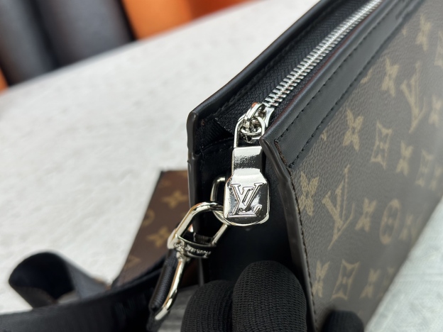 ルイ・ヴィトン「Louis Vuitton」ガストン･ウェアラブル･ウォレット