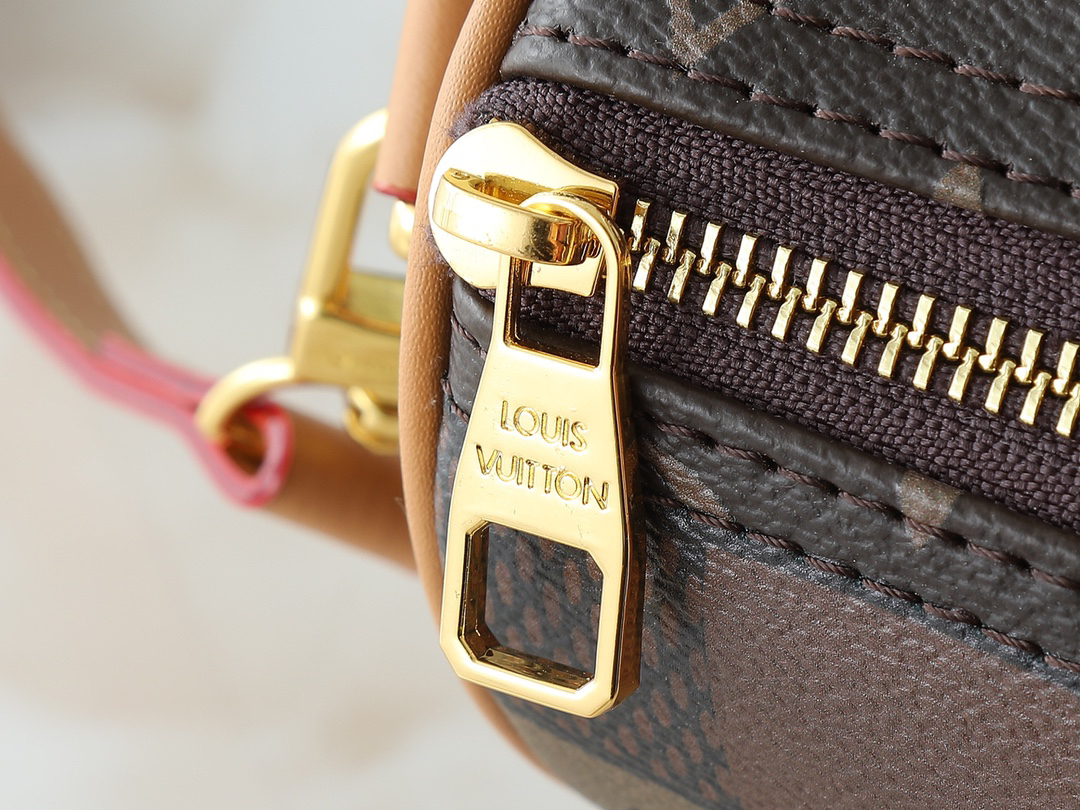 ルイ・ヴィトン キーポル･バンドリエール 25