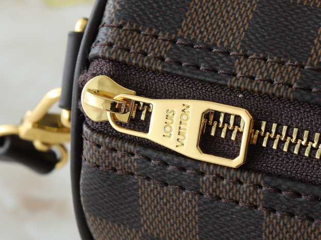 ルイ・ヴィトン キーポル･バンドリエール 25