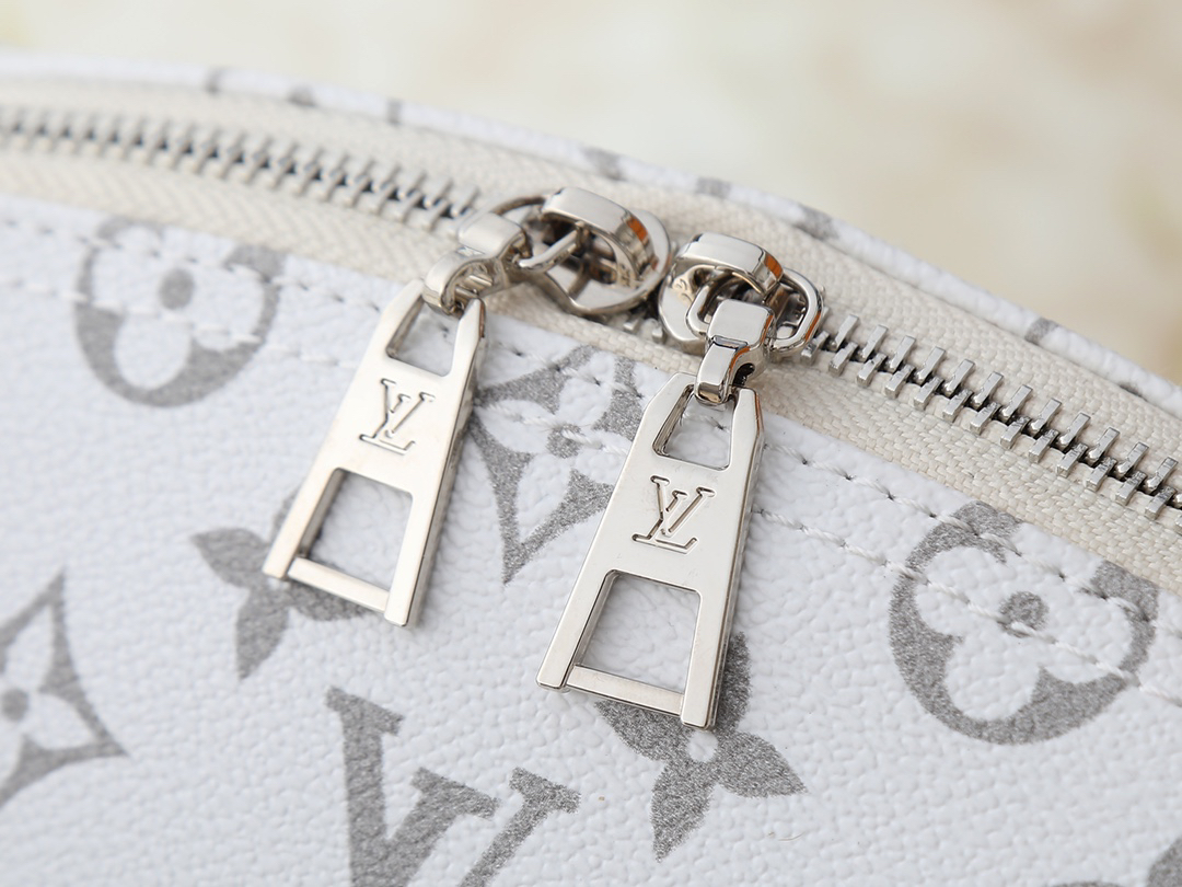 ルイ・ヴィトン LV SKI ポシェット･コスメティック GM