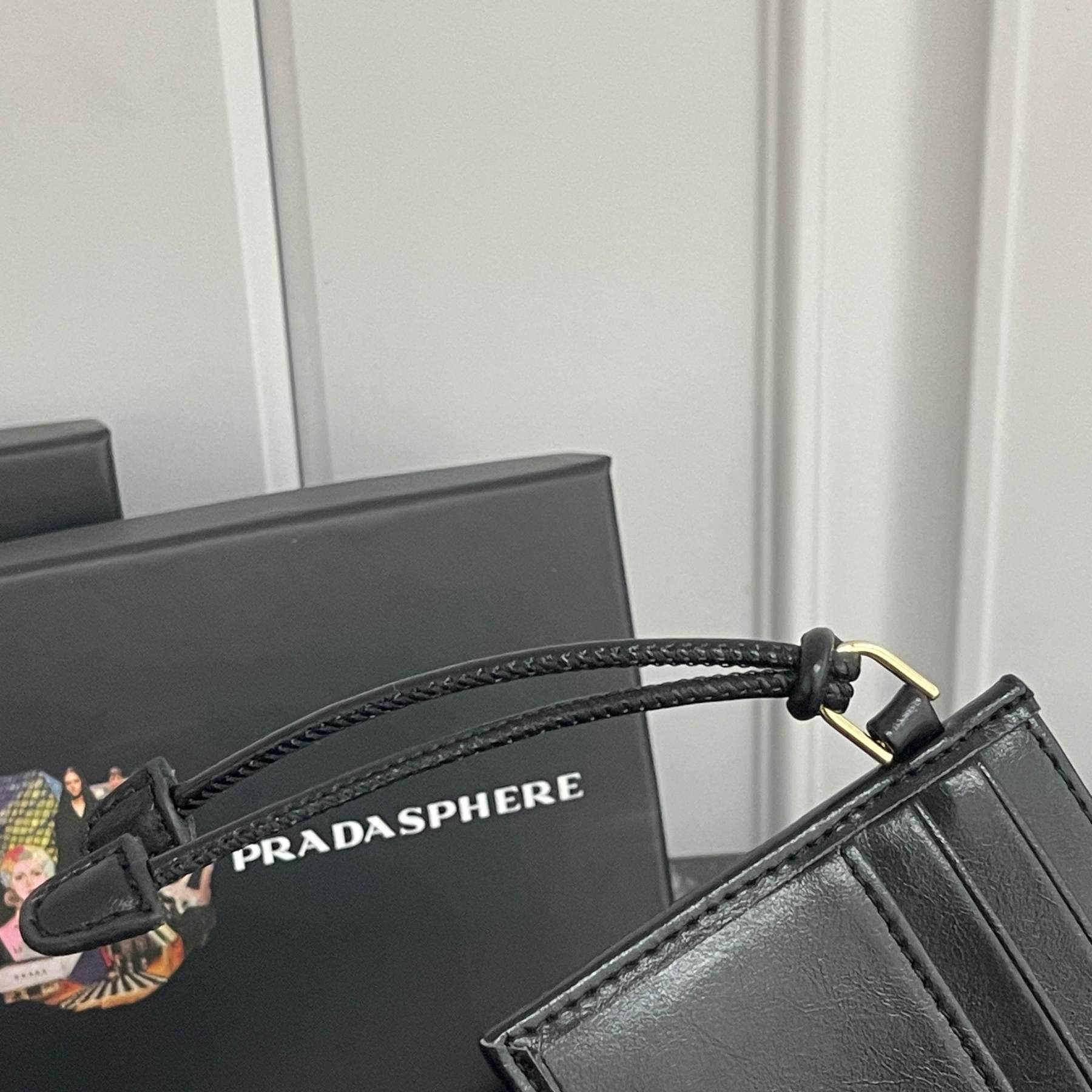プラダ「Prada」レザーカルディケース