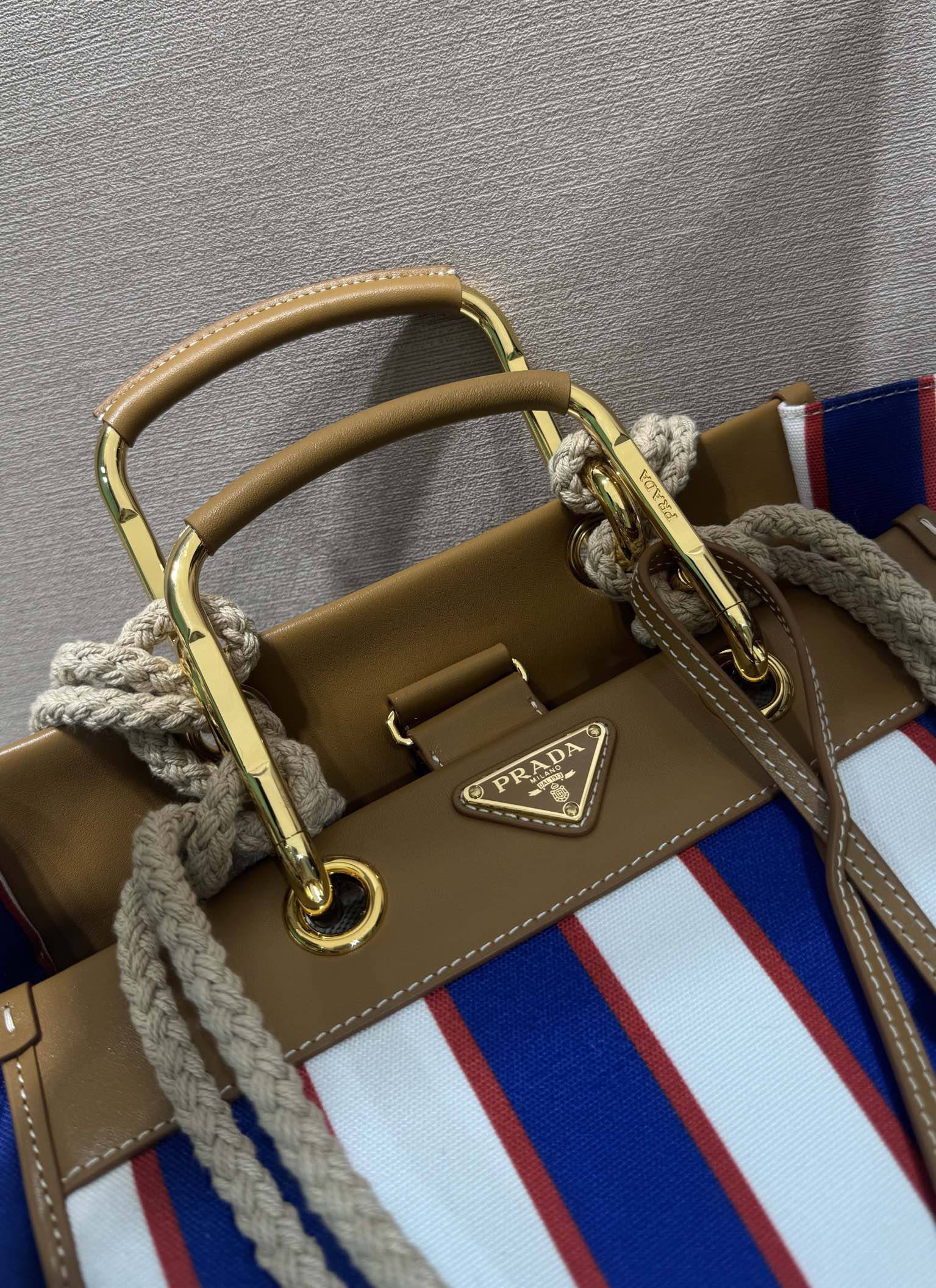 プラダ「Prada」キャンバス＆ストライプトートバッグ