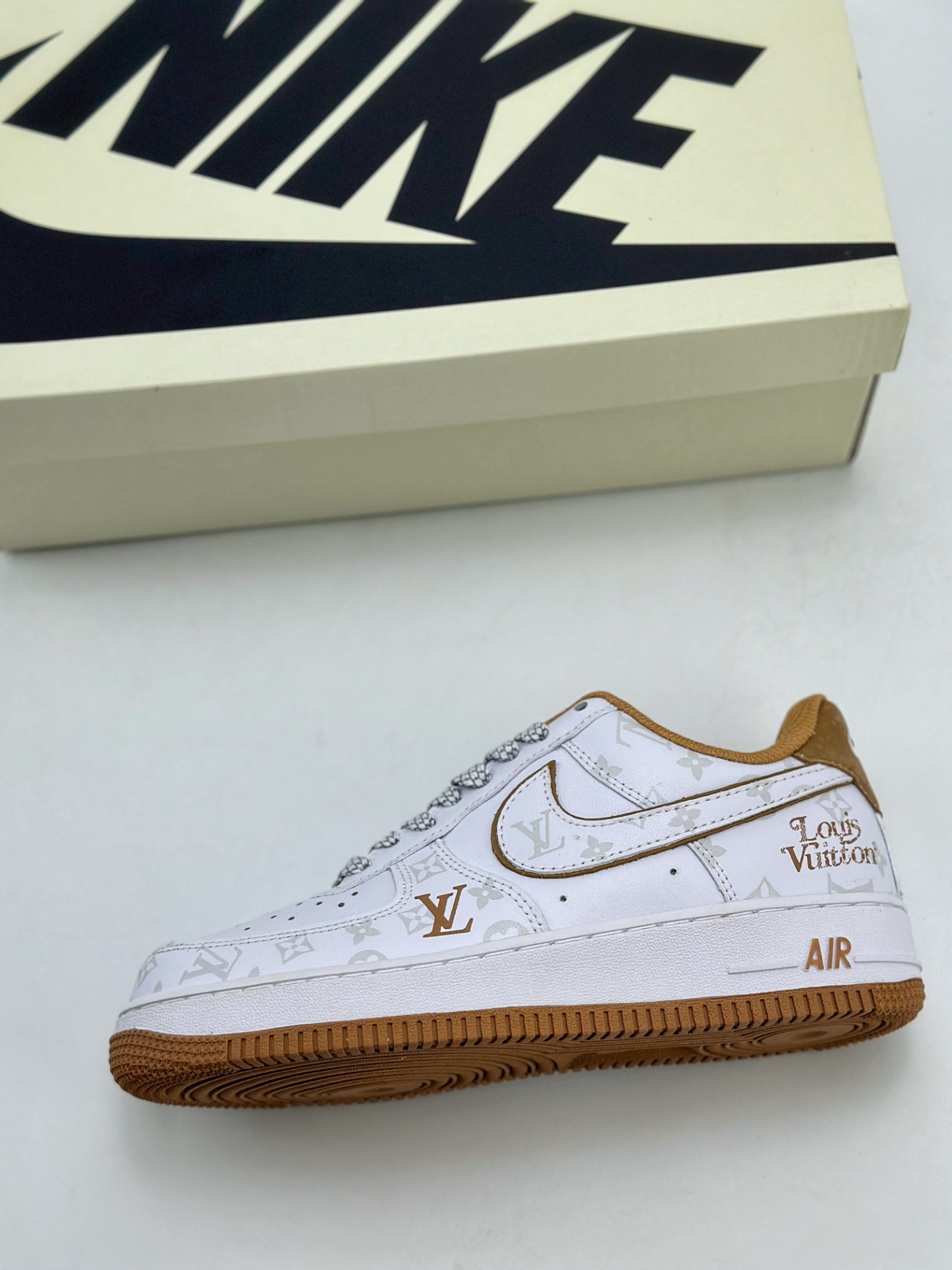 「コラボモデル」Louis Vuitton x Nike Air Force 1 Low スニーカー