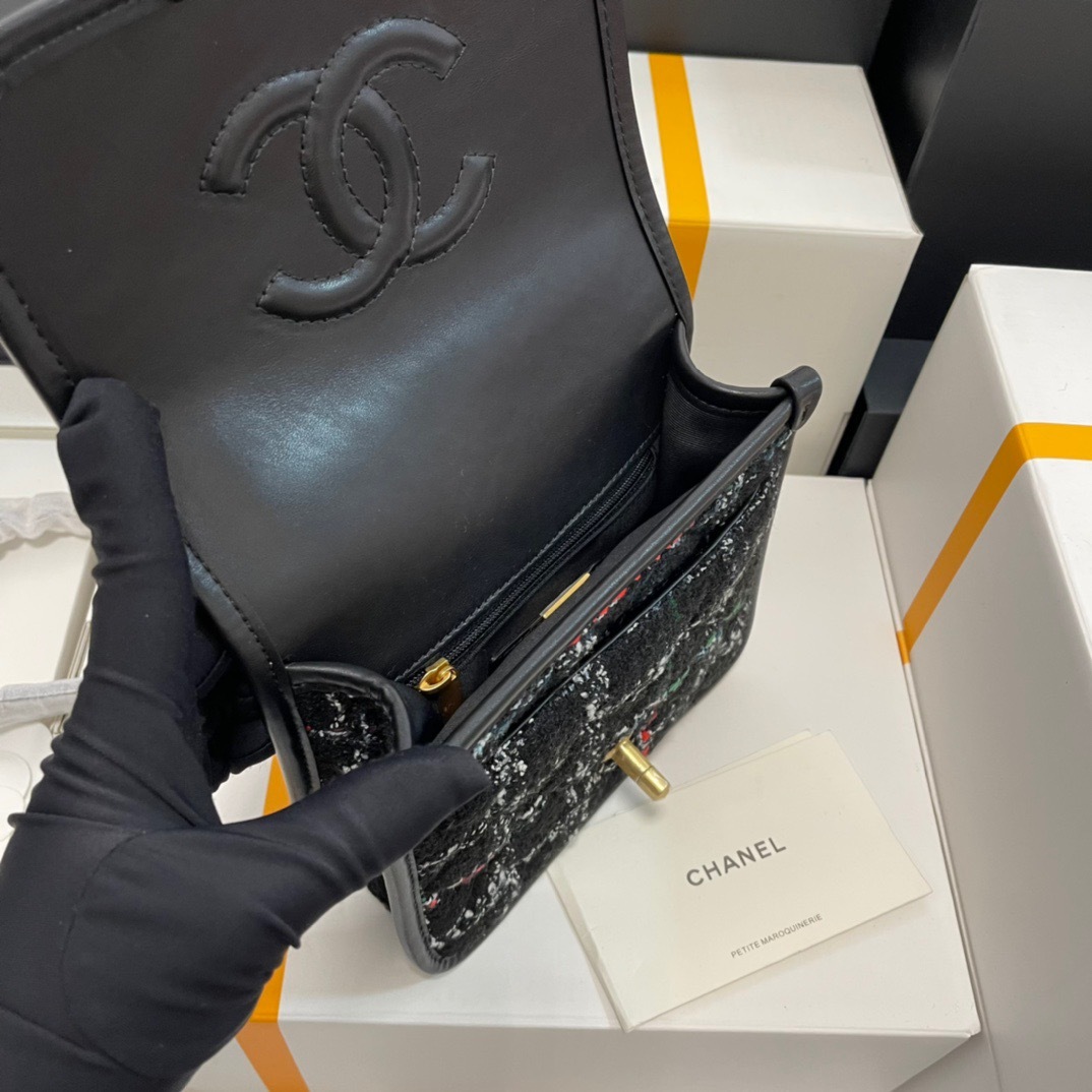 シャネル「Chanel」ウールツイード メッセンジャーバッグ