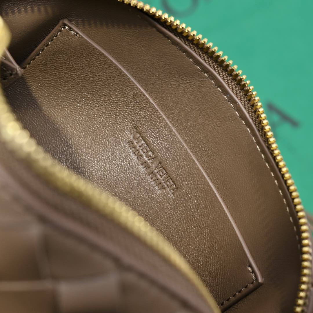 ボッテガ・ヴェネタ「Bottega Veneta」Concert Pouch