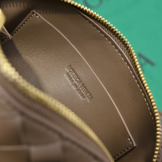 ボッテガ・ヴェネタ「Bottega Veneta」Concert Pouch