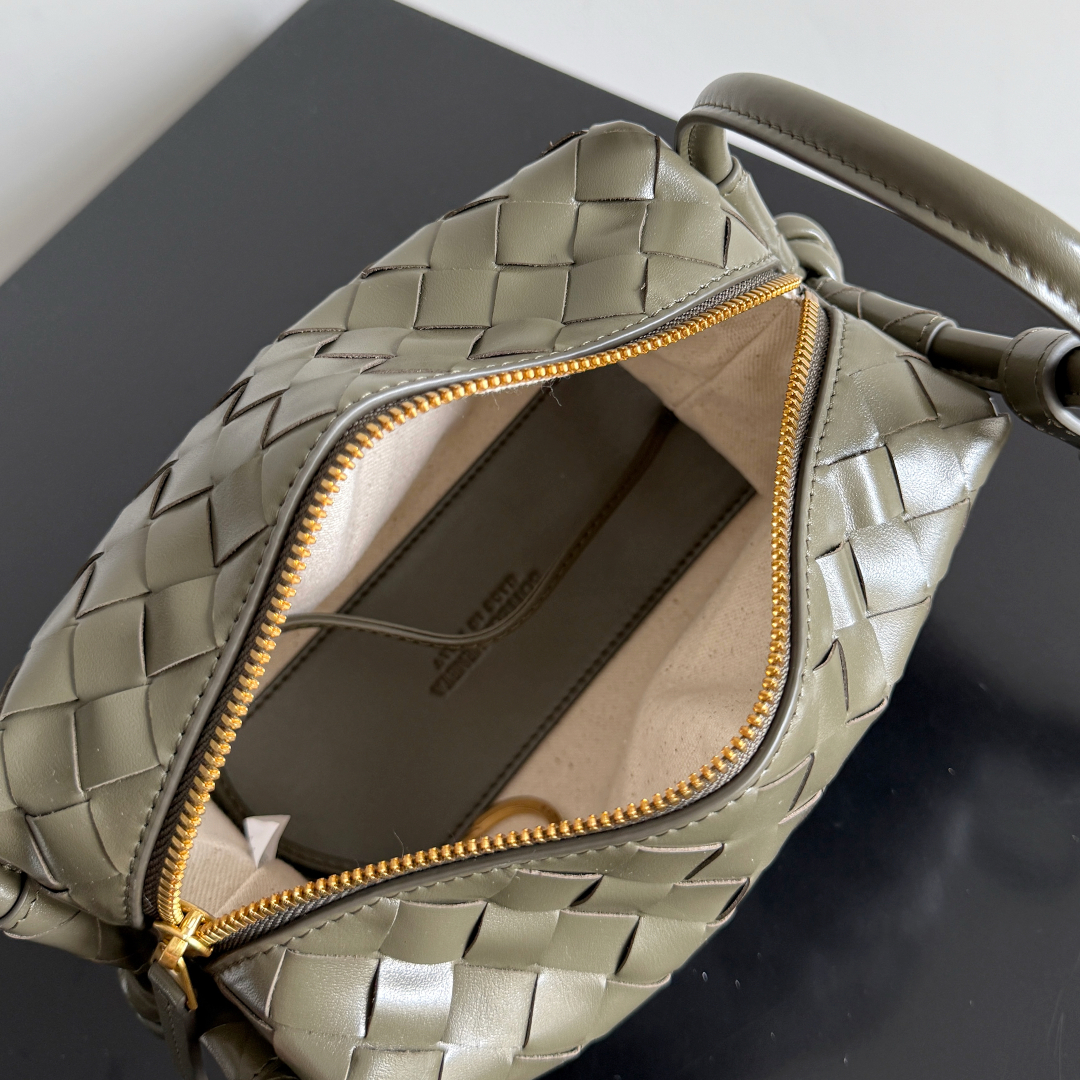 ボッテガ・ヴェネタ「Bottega Veneta」Loop ミニバッグ