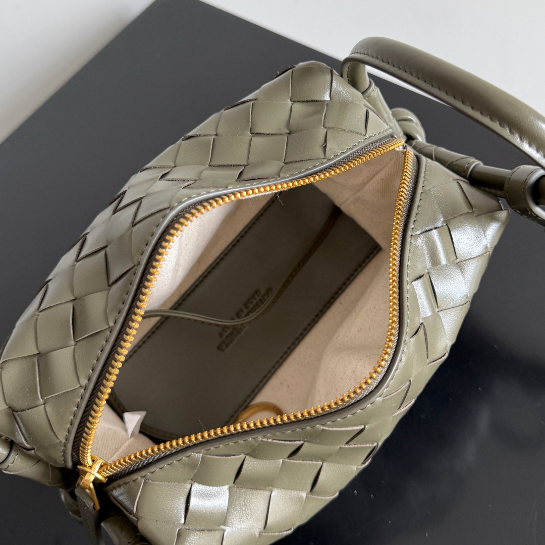 ボッテガ・ヴェネタ「Bottega Veneta」Loop ミニバッグ