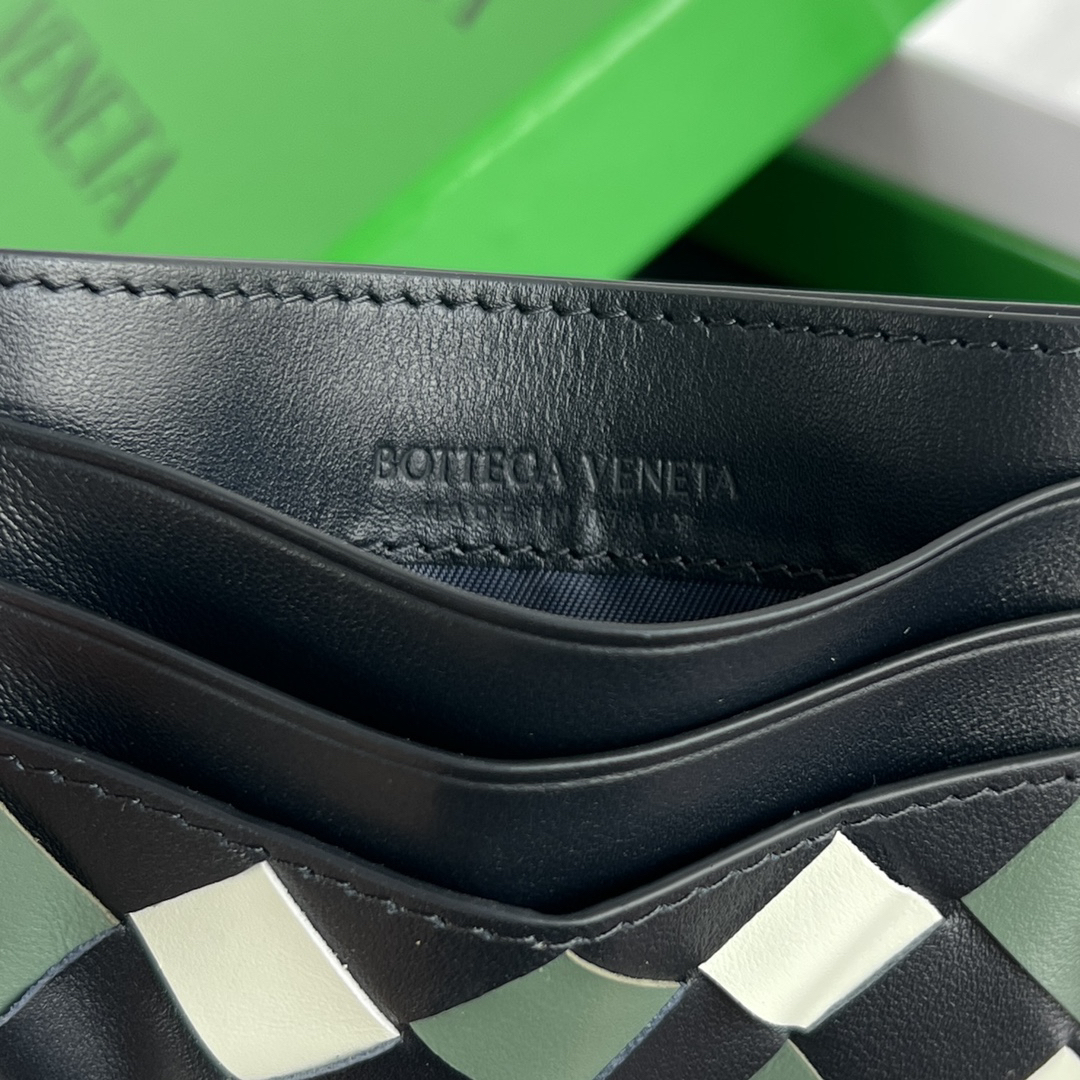 ボッテガ・ヴェネタ「Bottega Veneta」スリムカードケース