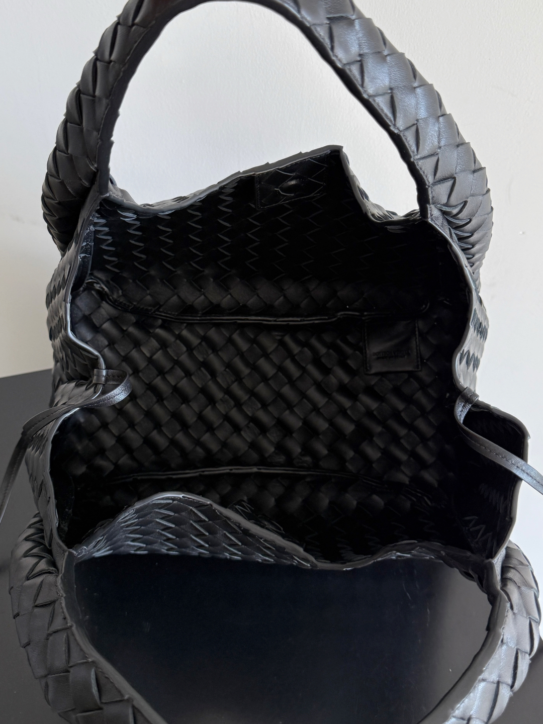 ボッテガ・ヴェネタ「Bottega Veneta」Campana ショルダーバッグ