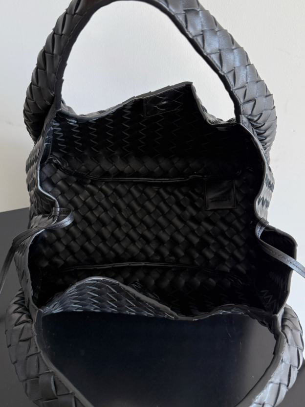 ボッテガ・ヴェネタ「Bottega Veneta」Campana ショルダーバッグ