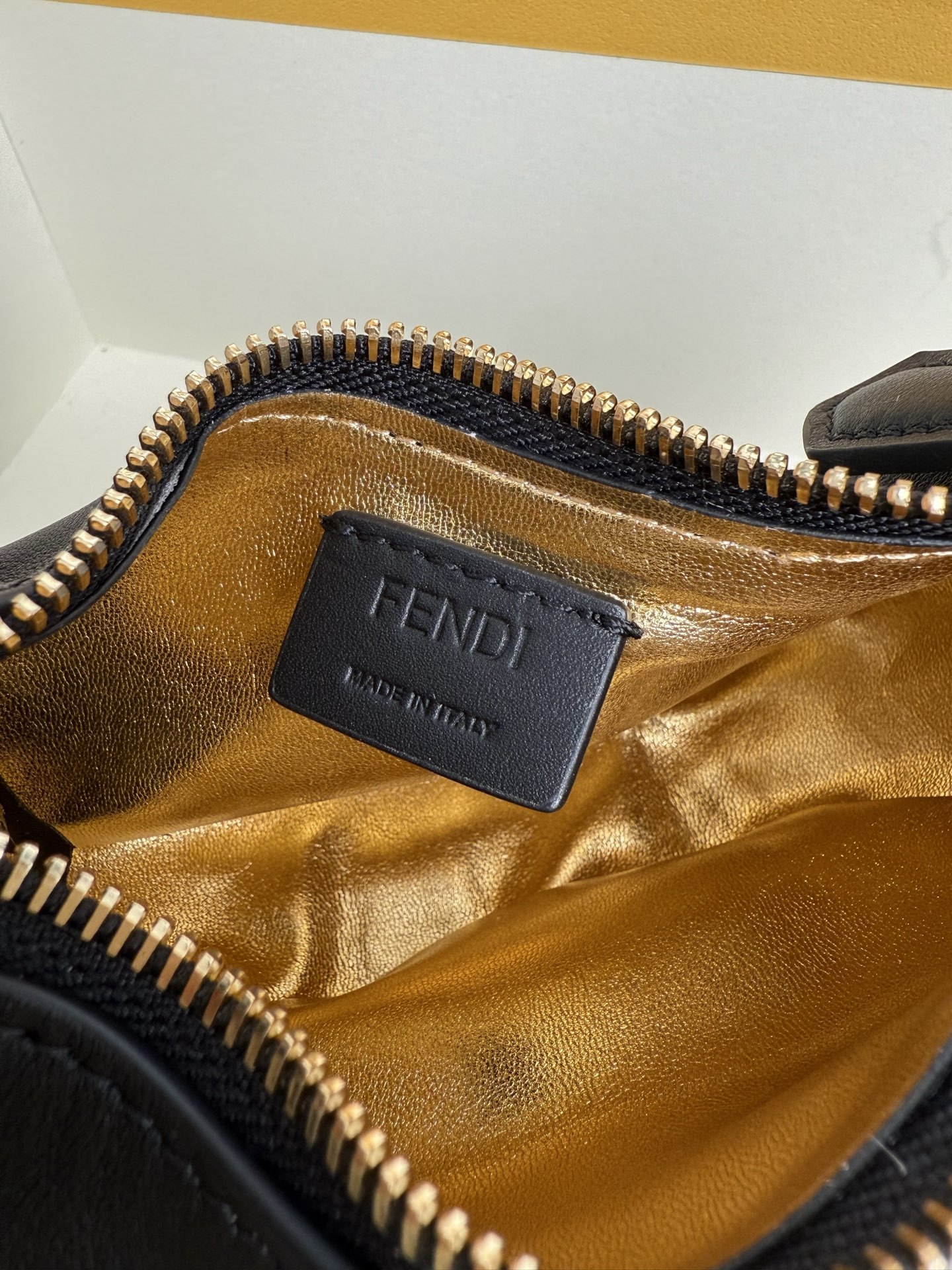 フェンディ「Fendi」ミニフェンディグラフィー ハンドバッグ
