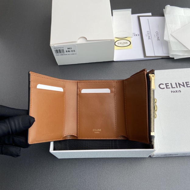 セリーヌ「Celine」TRIOMPHE レザーモノグラム ショートウォレット