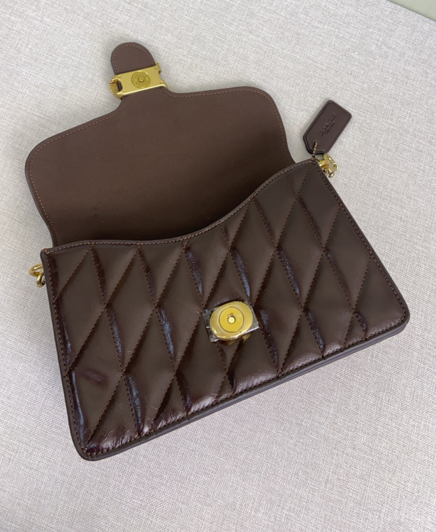 コーチ「Coach」TABBY チェーンショルダーバッグ