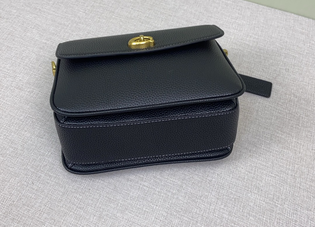 コーチ「Coach」19 レザーショルダーバッグ