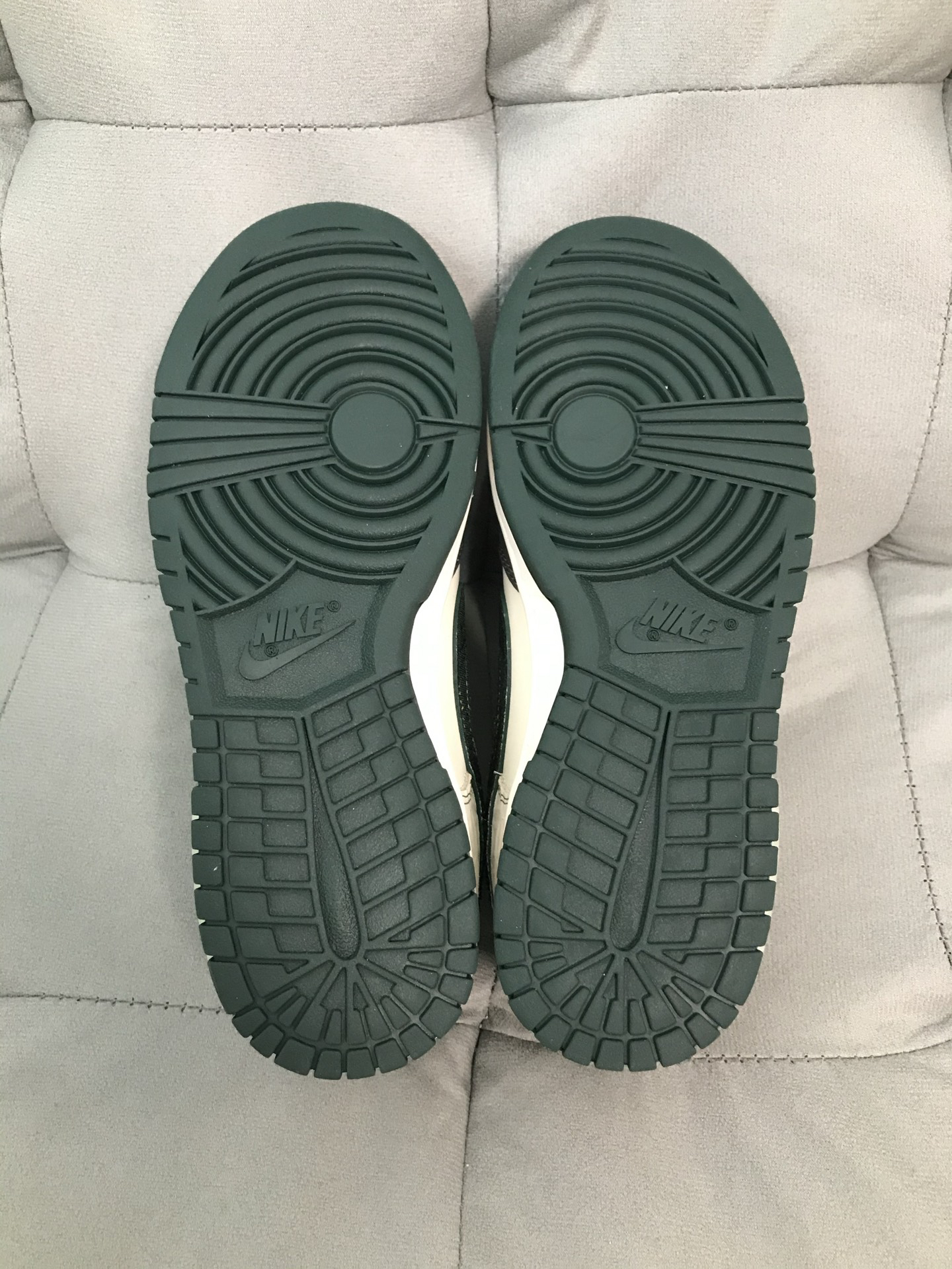 ナイキ「Nike」 DUNK LOW "WHITE/BLACK-GREEN" スニーカー