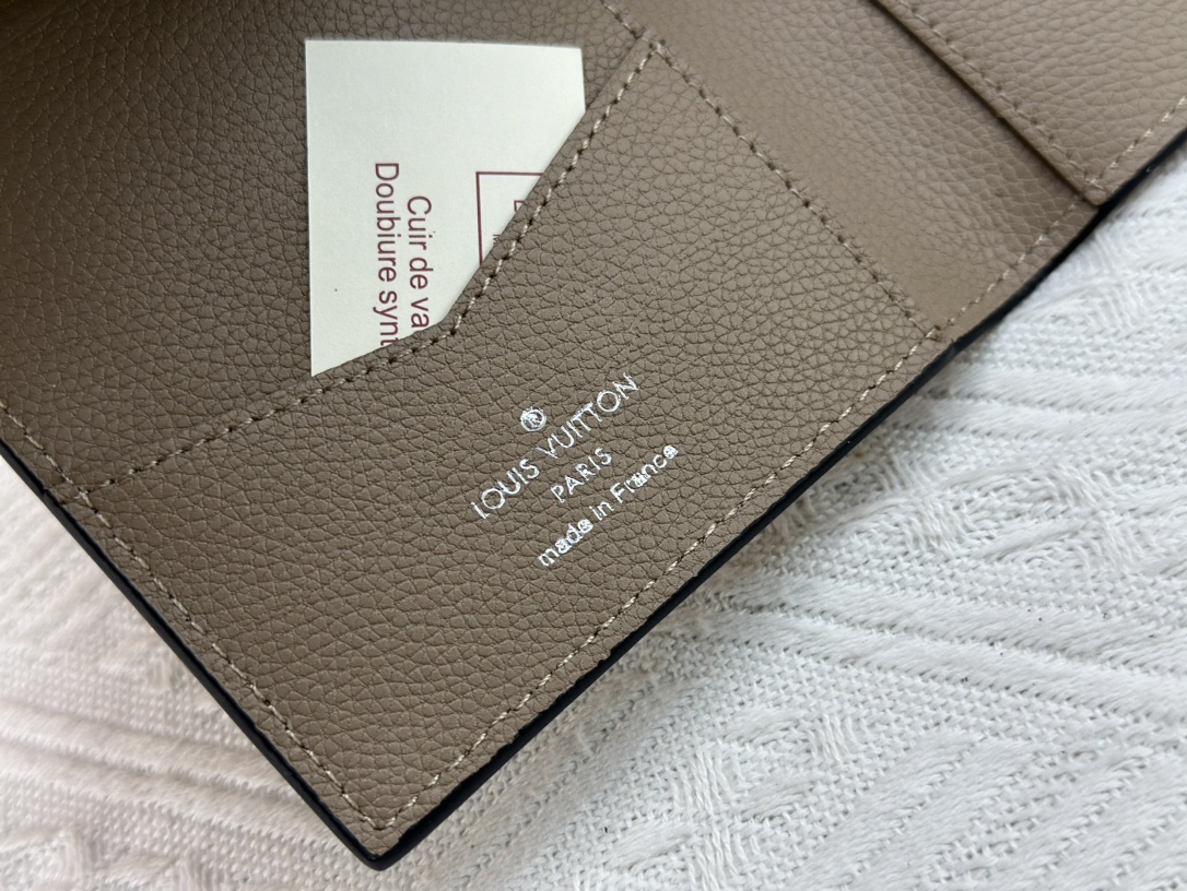 ルイ・ヴィトン パスポートカバー クーヴェルテュール･パスポール