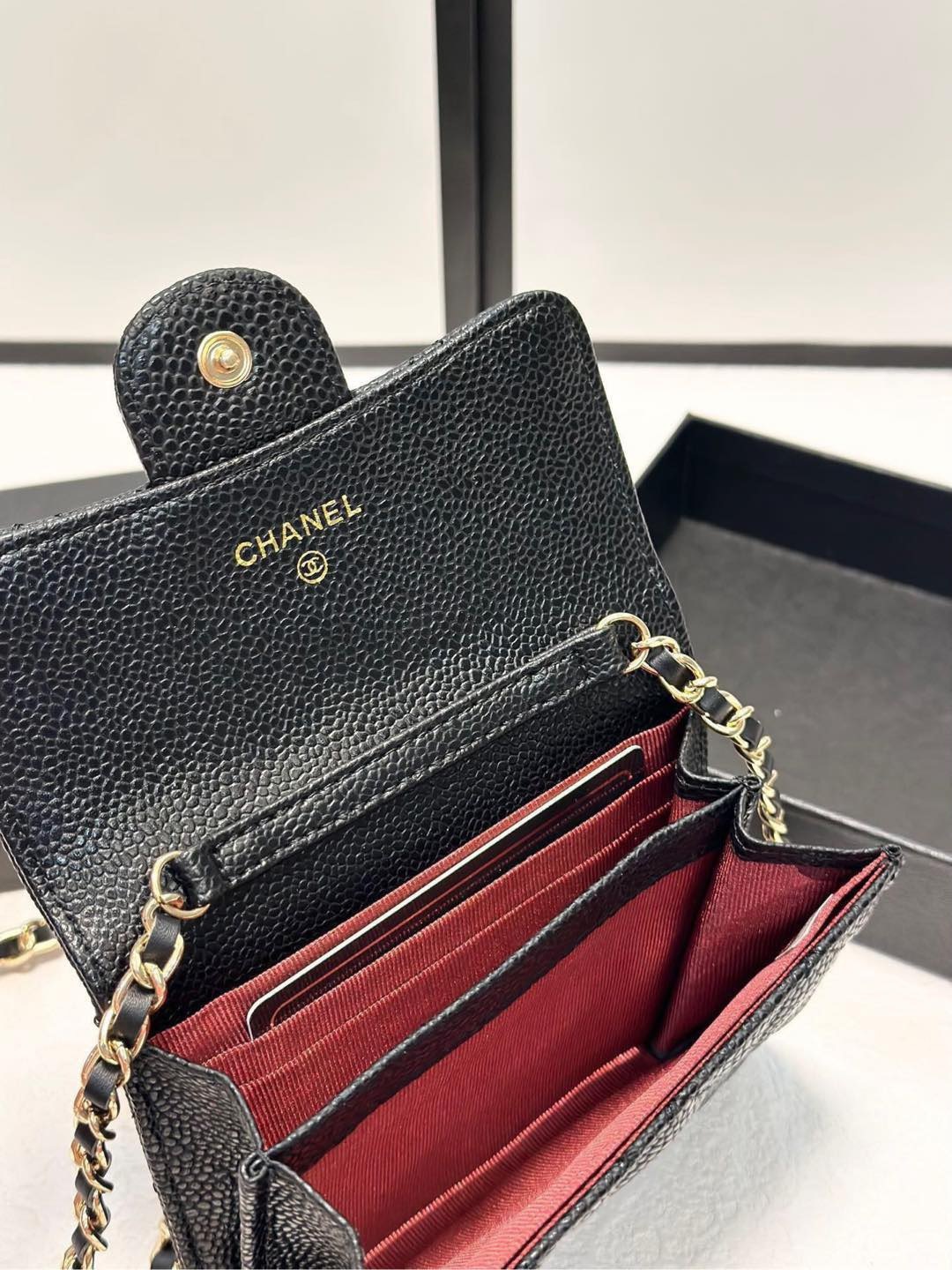 シャネル「Chanel」クラシックフラップ ウォレットオン チェーン キャビアレザー ショルダーバッグ