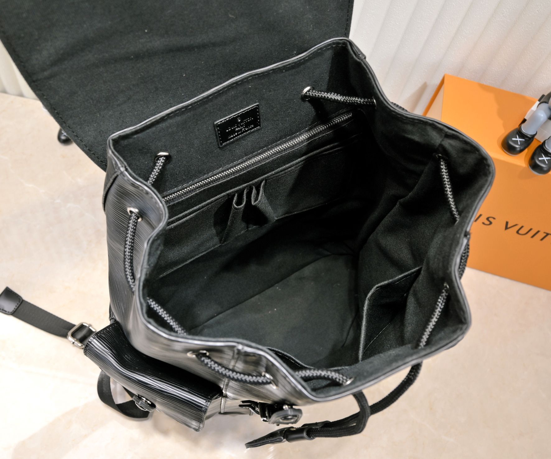 ルイ・ヴィトン「LV x Supreme」クリストファー MM バックパック