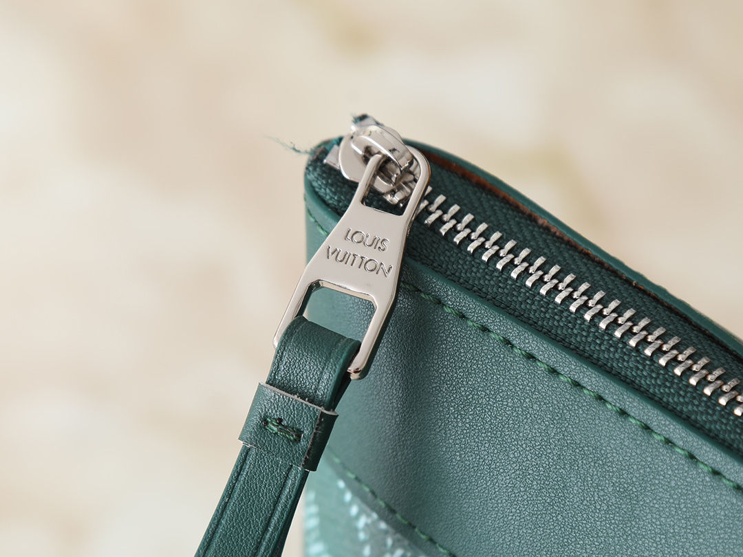 ルイ・ヴィトン「Louis Vuitton」ポシェット･ヴォワヤージュ スープル