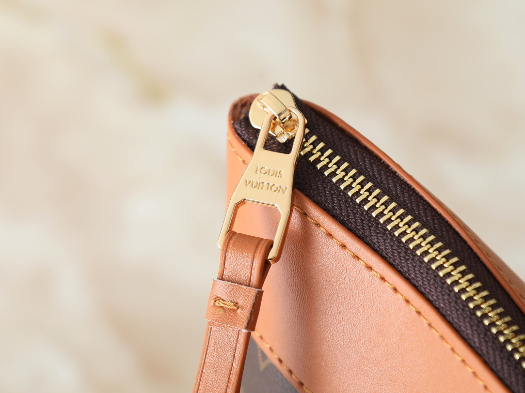 ルイ・ヴィトン「Louis Vuitton」ポシェット･ヴォワヤージュ スープル