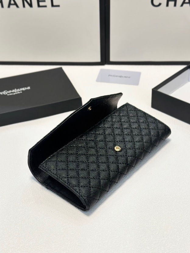 サンローラン「Saint Laurent」キャビアエンベロープフラップバッグ