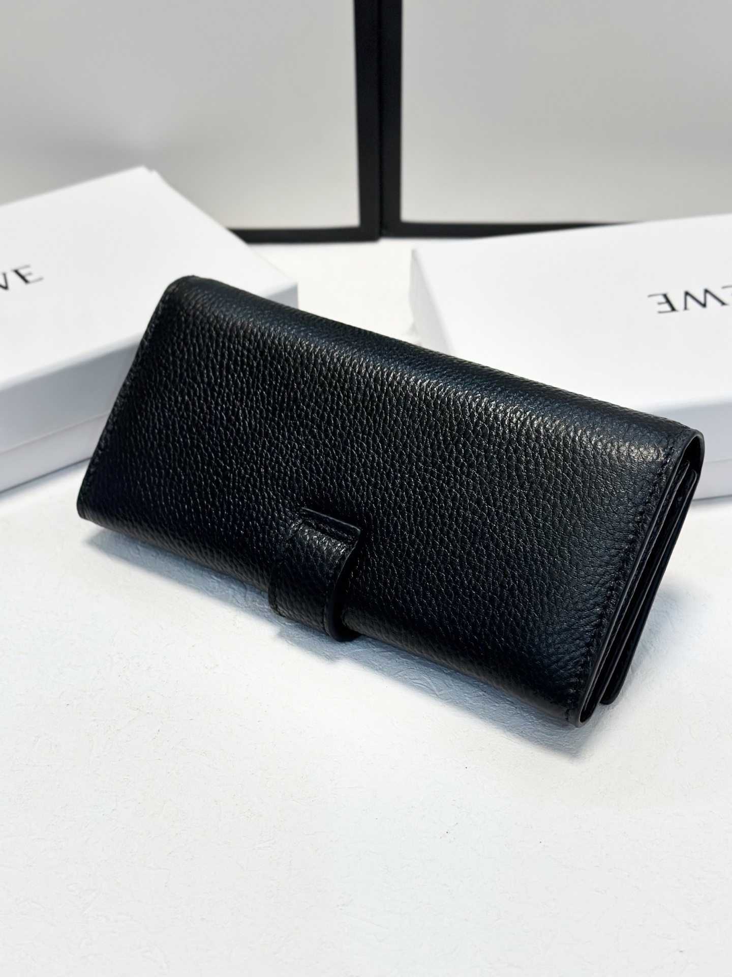 ロエベ「LOEWE」アナグラム コンティネンタル ウォレット（ペブルグレインカーフ）