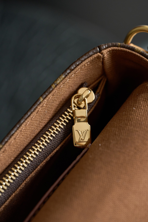 ルイ・ヴィトン「Louis Vuitton」ウォレット・オン・チェーン アイビー モノグラム ポシェット