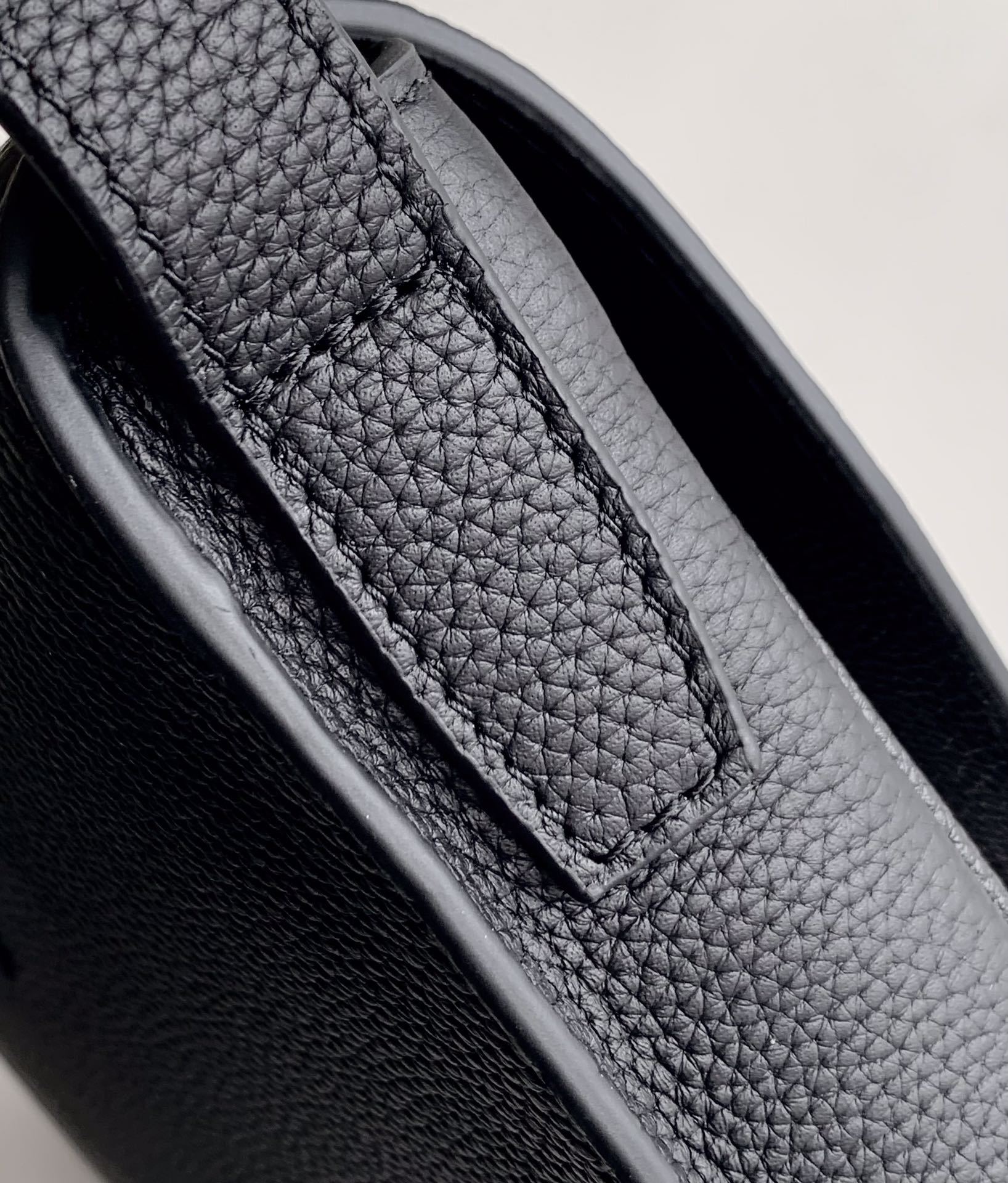 エルメス スティーブ ライト ジュニア メッセンジャーバッグ