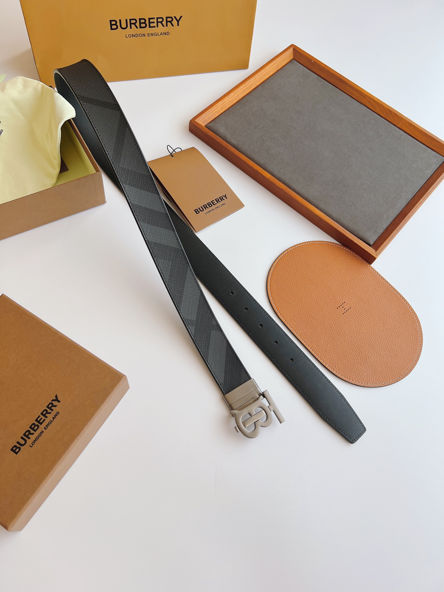 バーバリー「Burberry」フック TBベルト 2色