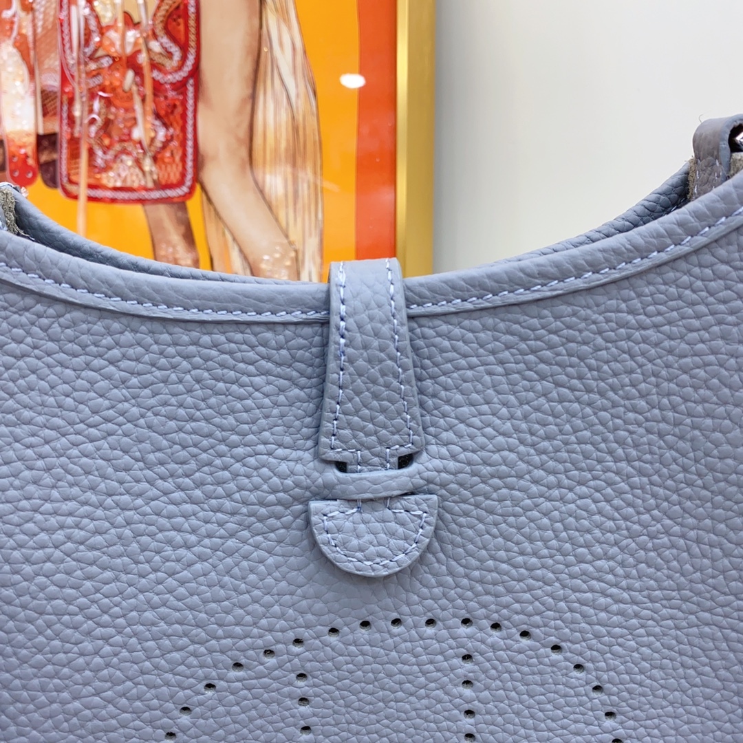 エルメス エヴリン 25/28/30 バッグ 3色「Evelyne Bag」
