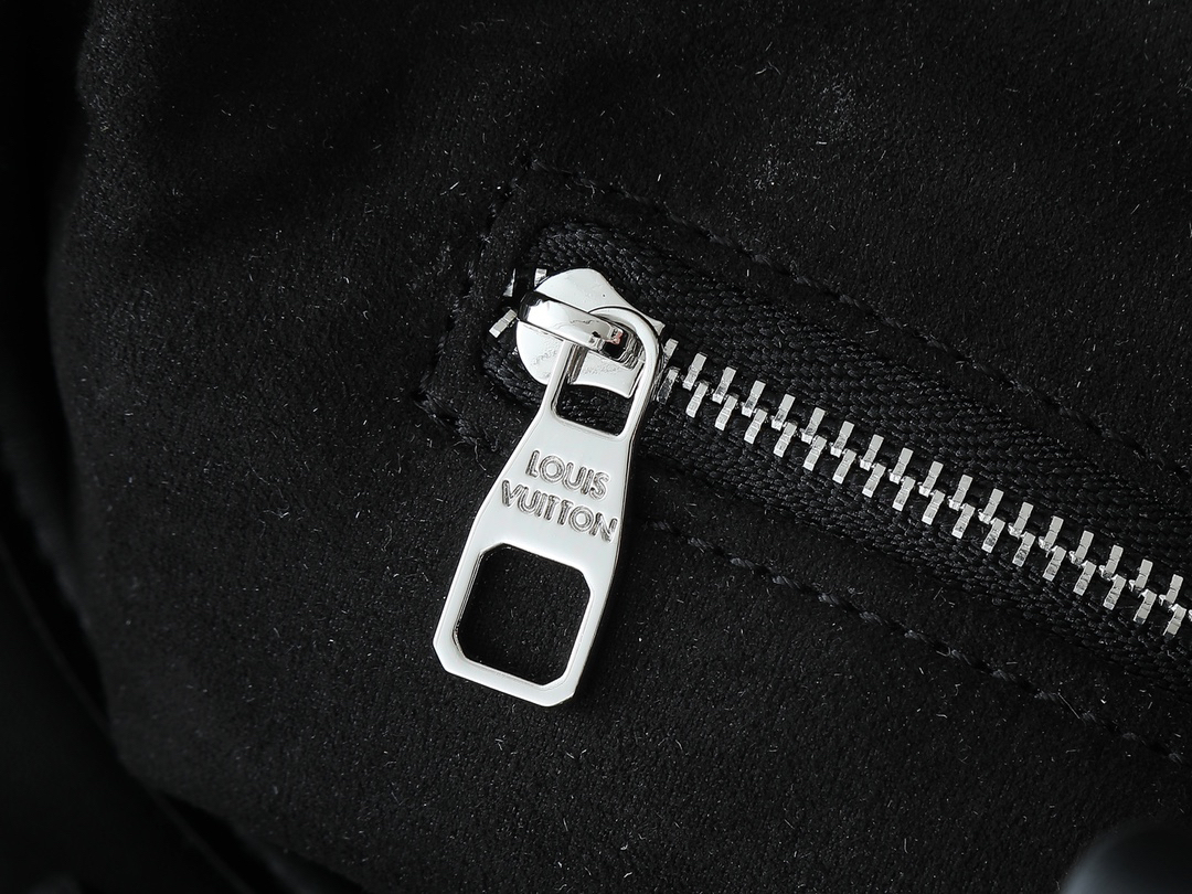 ルイ・ヴィトン LV x TM キャリーオール･カーゴ バイブ PM バッグ「CarryAll Bag」