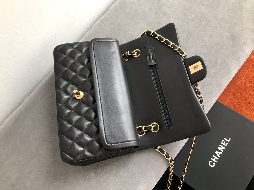 シャネル 11.12 クラシック ハンドバッグ「Flap Bag」