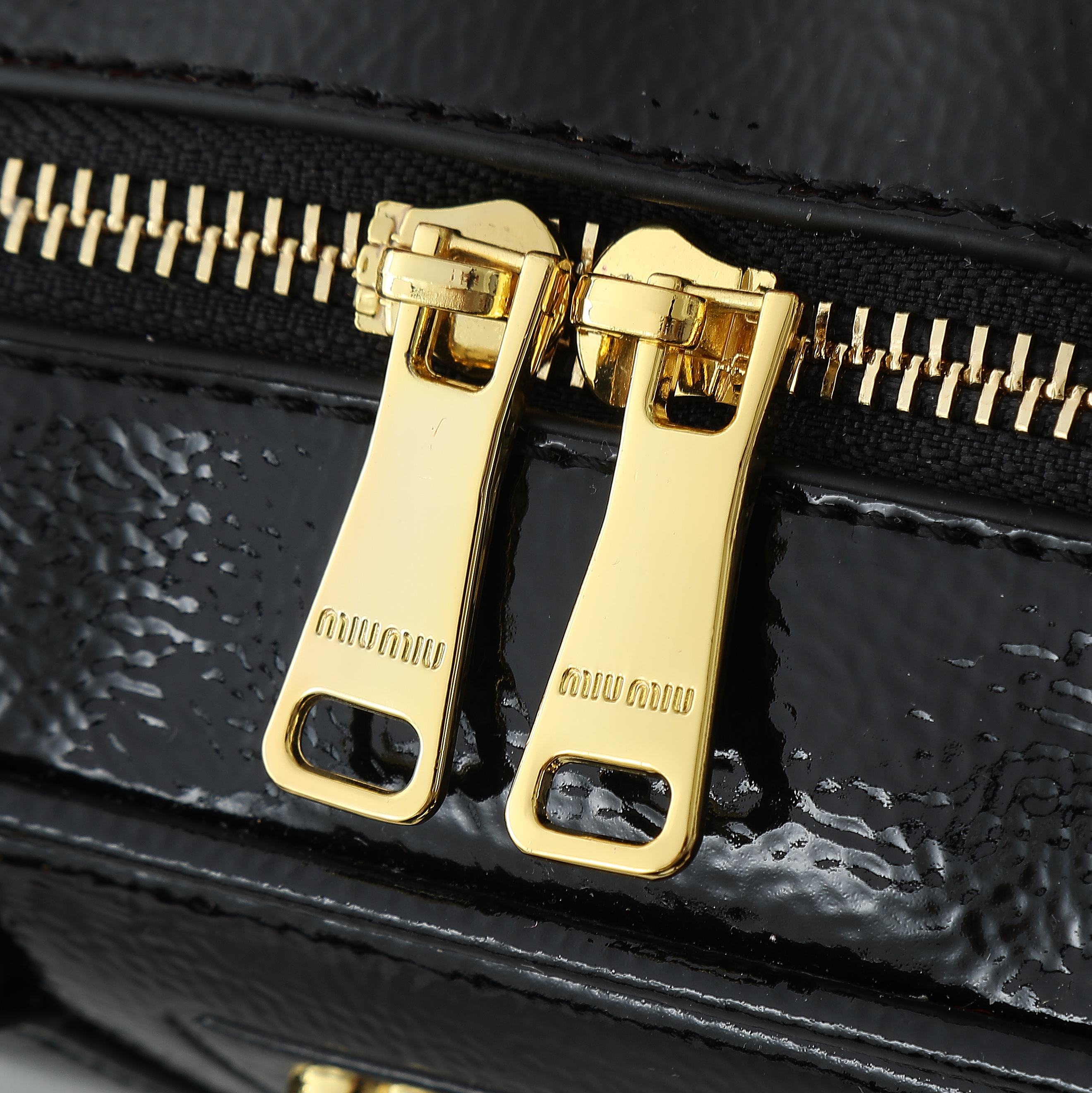 ミュウミュウ アルカディ レザー レギュラーバッグ「Arcadie Bag」